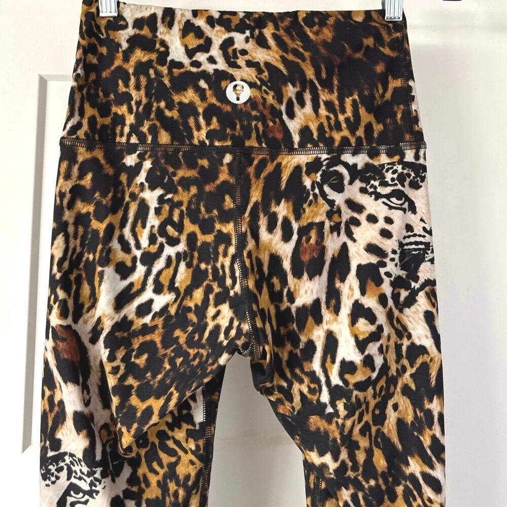Yoga Democracy Wildcat Capri Leggings Womens Size S *EUC - Picture 9 of 12
